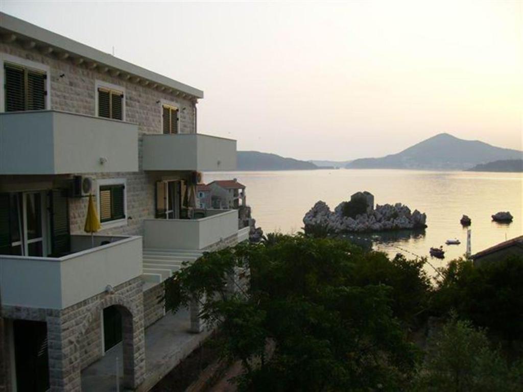 Guest House Villa Pastrovka 스베티스테판 외부 사진