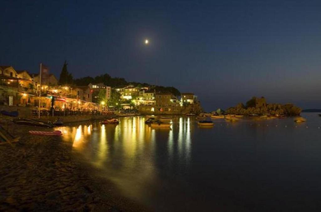 Guest House Villa Pastrovka 스베티스테판 외부 사진